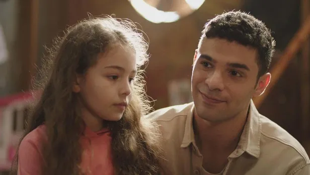 kardeslerim-dizisinin-kadiri-halit-ozgur-sari-geri-donuyor-ayriligi-kisa-surdu-kirmizi-odanin-muratiydi-eski-projesine-gecis-yapti-1639476557623.jpg Kardeşlerim dizisinin Kadir'i Halit Özgür Sarı geri dönüyor ayrılığı kısa sürdü! Kırmızı Oda'nın Murat'ıydı eski projesine geçiş yaptı-4