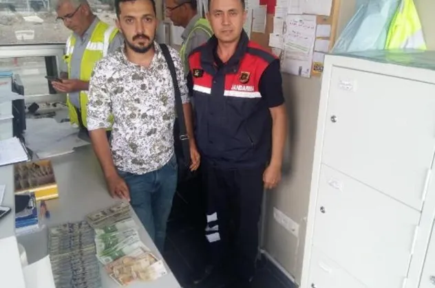 Akılalmaz olay! Para dolu poşeti çöpe attı