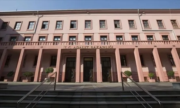adalet-bakanligi-cozumleyici-ve-muhendis-alacak-26-sozlesmeli-bilisim-personeli-alimi-ne-zaman-basvuru-sartlari-neler-1631015766030.jpeg 26 sözleşmeli Bilişim personeli alımı ne zaman, başvuru şartları neler? Adalet Bakanlığı çözümleyici ve mühendis alacak!-3