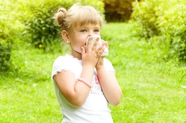 1779478261296.jpeg Uzmanından anne babalara uyarı: Türkiye'de her 3 çocuktan biri bahar alerjisi hastası-5