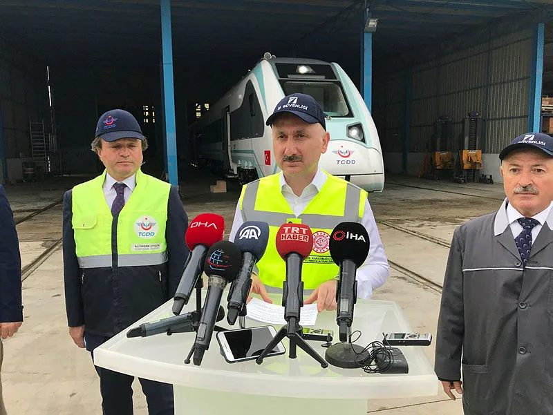 Son dakika: Milli elektrikli tren için tarih belli oldu! Ulaştırma ve Altyapı Bakanı Adil Karaismailoğlu duyurdu - 2