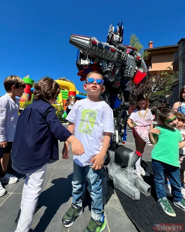 Burak Özçivit ve Fahriye Evcen’in ilk göz ağrısı Karan 5 yaşına bastı! Eğlenceli partiden görüntüler sosyal medyayı salladı - 20