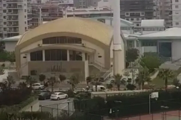 CHP İstanbul Büyükşehir Belediyesi Meclis Üyesi Gülay Demirel'den ezana saygısızlık!
