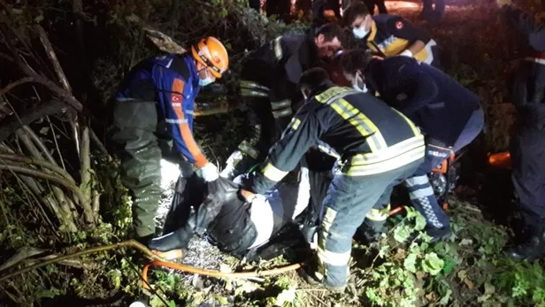 Bartın'da feci kaza! Kontrolden çıkan otomobil takla atıp dereye uçtu: Sürücü kaçtı yolcu öldü-3