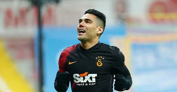 Falcao sahalara fırtına gibi döndü: Taraftarlar doktorunu kahraman ilan etti