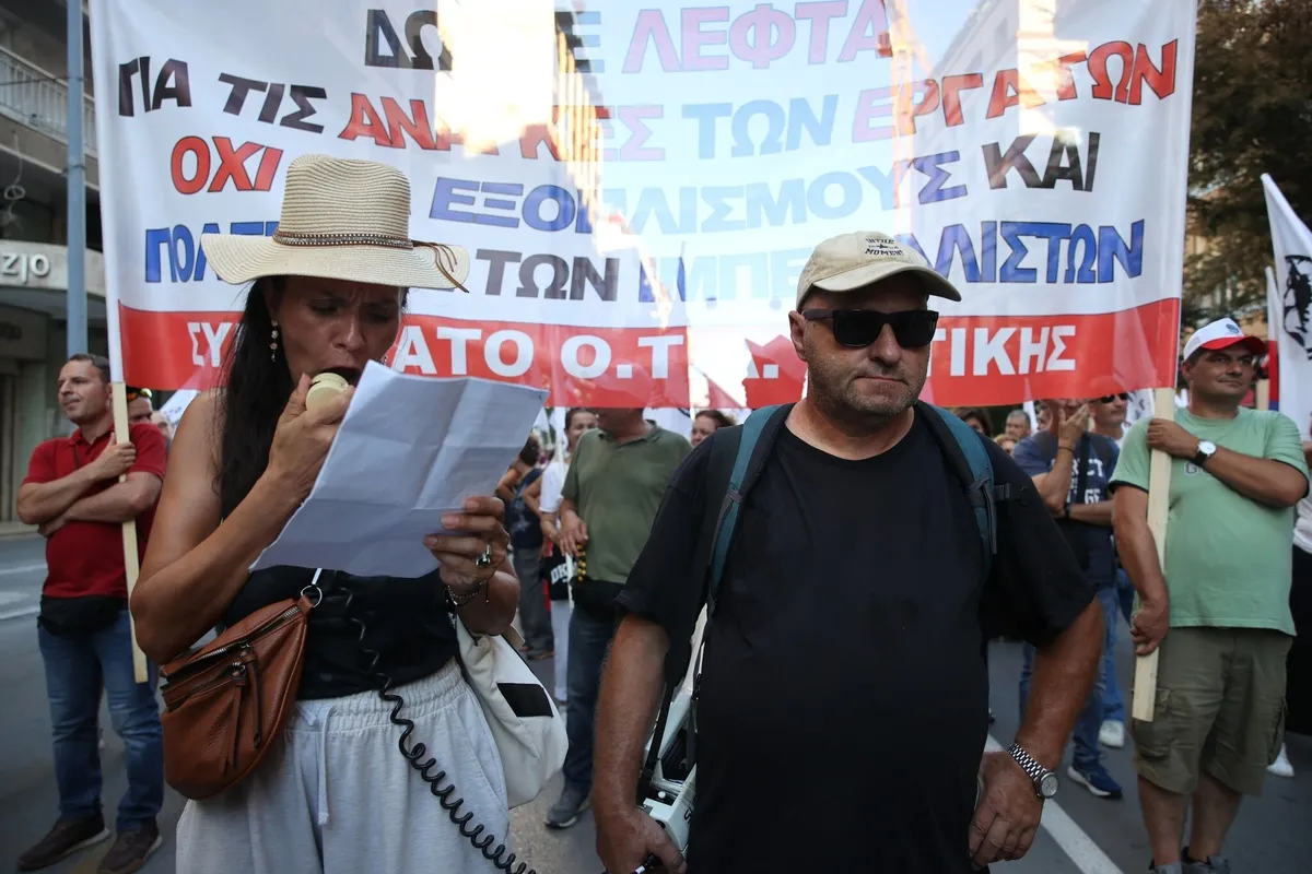 1788673927907.jpeg Selanik'te Miçotakis'in fuar konuşması öncesi protesto: 20 traktör kent merkezine girdi, sahil yolu kapandı-4