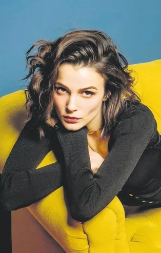 Büşra Develi - Yiğit Kirazcı aşkını koltuk paylaşımı gün yüzüne çıkardı