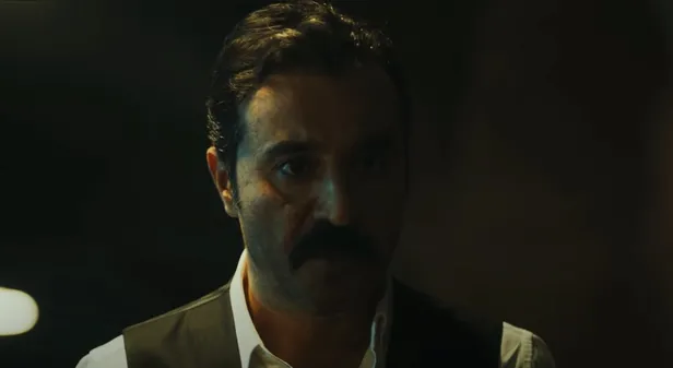 edhodan-eski-evine-dondu-tek-tek-gocuyorlar-mustafa-ustundag-icin-cukurdan-dev-hamle-1607797315652.jpg EDHO'dan eski evine döndü tek tek göçüyorlar! Mustafa Üstündağ için Çukur'dan dev hamle-9