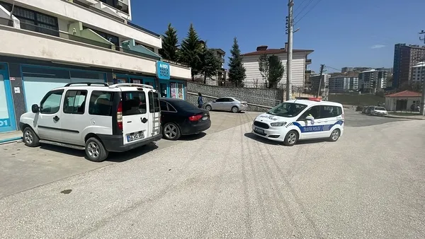 caldiklari-araba-ile-gezerken-polisin-dikkati-ile-yakalandilar-1648903487372.jpg