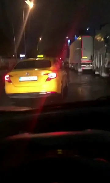 İstanbul Esenler'de taksici terörü! Önce yol kesti sonra cam yumruklayıp küfür etti!-4