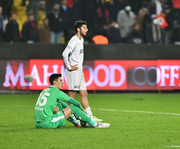 1639431035854.jpeg Fenerbahaçe'ye ağır yara! Erol Bulut eski takımına boyun eğdirdi-12