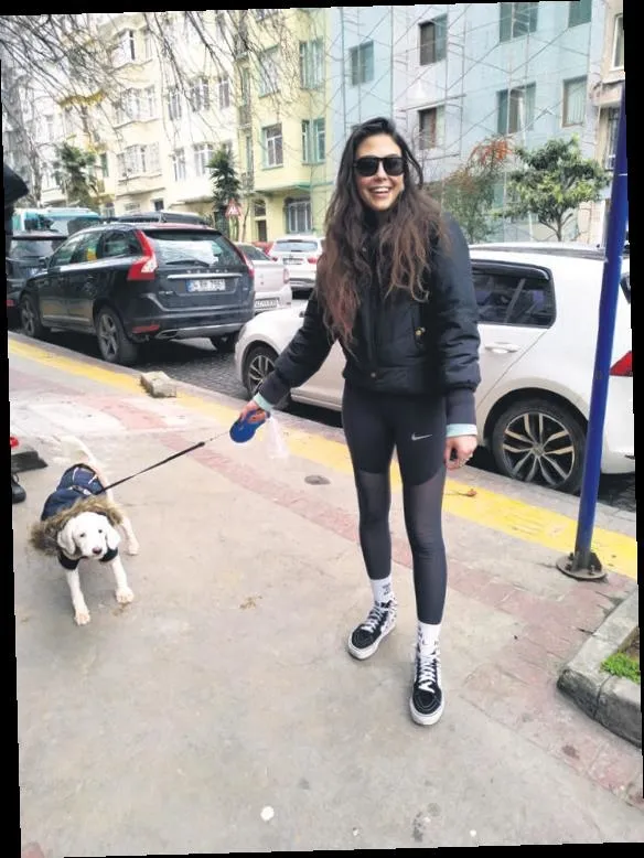 Defne Samyeli ve Dilara Aksüyek maskeleri düşürdü! Ünlüler fazla gevşedi-2