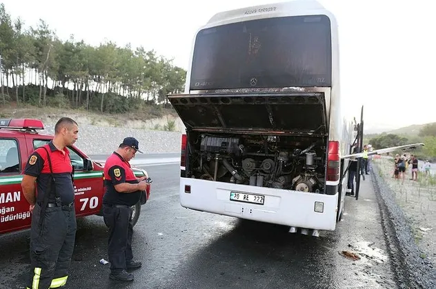 Muğla'da seyir halindeki tur otobüsü yandı