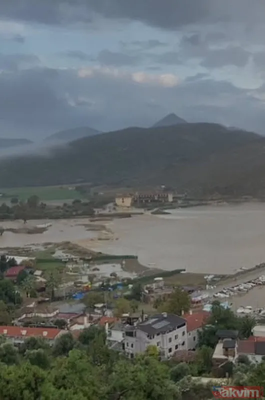 Gökçeada'da yağış sonrası sel ve heyelan! Evleri su bastı yol kapandı - 9