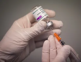 SON DAKİKA: Kanada'dan flaş karar: AstraZeneca aşısının 55 yaş altı kişilere uygulanması durduruldu