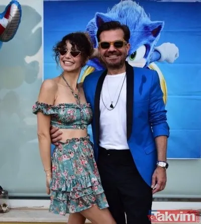 Kenan Doğulu’yu hayranı sarıp sarmaladı! Gören inanamadı! Beren Saat o anları gülerek izledi “İlk defa başıma böyle bir şey geliyor” - 7