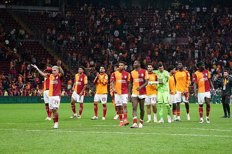 spor-yazarlarindan-galatasaray-ovgusu-gozlerimizin-pasini-sildi-1789365586281.jpeg Spor yazarlarından Galatasaray övgüsü: "Gözlerimizin pasını sildi"-2