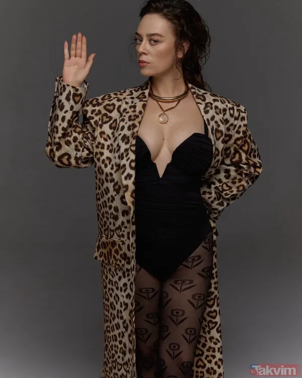 4 aylık hamile olan Demet Evgar siyah mayosuyla paylaştı! Göğüs dekolteli pozuna Burcu Biricik kayıtsız kalmadı! “Leoparım benim” - 11