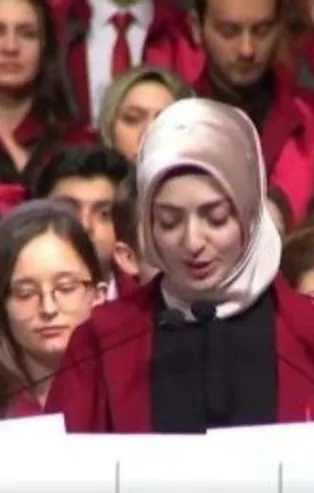 Tıp fakültesi mezuniyetine damga vurdu: Hem bu deveyi güdeceğiz hem bu diyardan gitmeyeceğiz