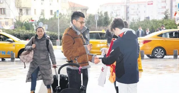 Galatasaray’ın yıldızı Radamel Falcao imza dağıttı