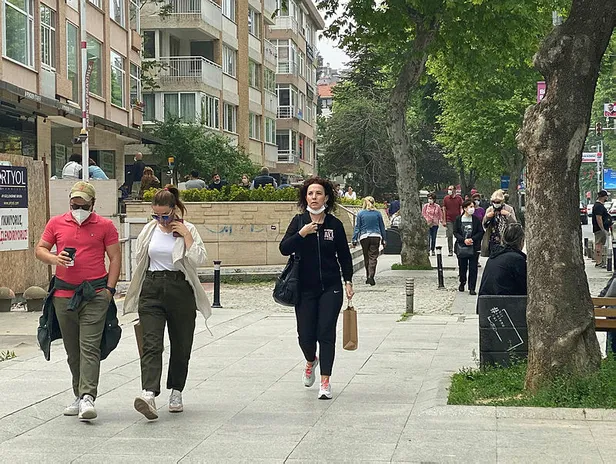bagdat-caddesinde-eski-gunleri-aratmayan-yogunuk-1589461054769.jpg Bağdat Caddesi'nde eski günleri aratmayan yoğunluk!-1