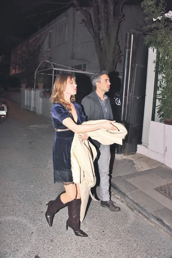 los-angelestaki-oscar-odulleri-torenine-katilan-nevbahar-koc-kesenin-agzini-acti-1678826020640.jpeg Los Angeles’taki Oscar Ödülleri Töreni’ne katılan Nevbahar Koç kesenin ağzını açtı-7