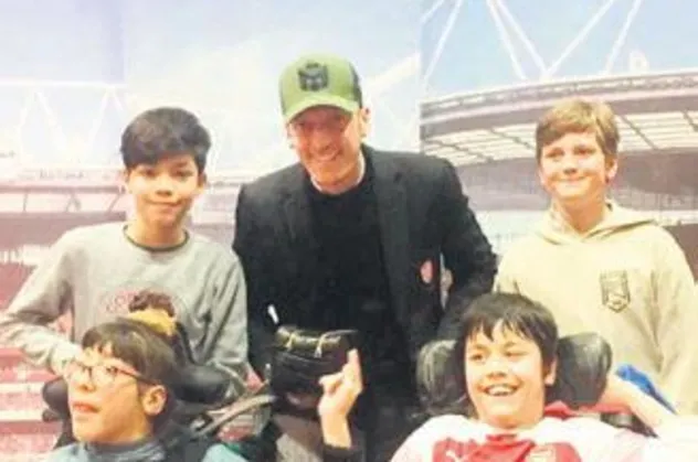 Özil misafirlerini Mesut etti!