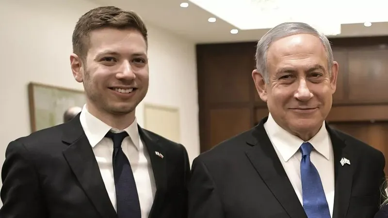 eli-kanli-katiller-birbirine-dustu-soykirim-ordusundan-gallanta-karsi-ayaklanma-netanyahunun-oglu-da-destek-ve-1716668549094.jpeg Eli kanlı katiller birbirine düştü! Soykırım ordusundan Gallant'a karşı ayaklanma: Netanyahu'nun oğlu da destek verdi-6