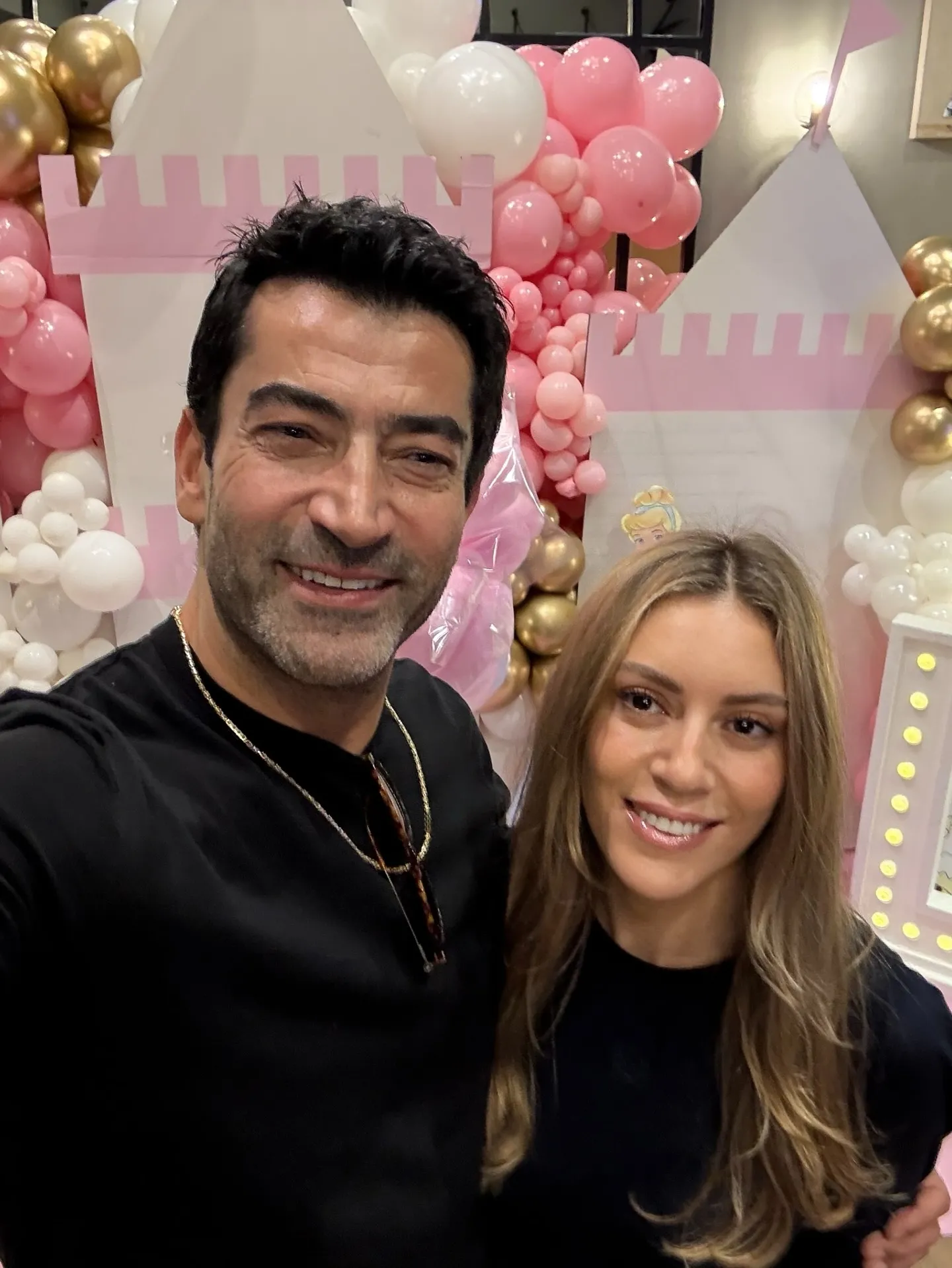 Ekranda A.B.İ evde baba! Sinem Kobal ve Kenan İmirzalıoğlu’nun masalsı aşkı - 22