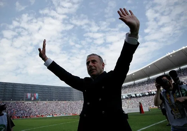 trabzonsporun-hocasi-abdullah-avci-transferdeki-son-durumu-anlatti-1655158133603.jpeg Trabzonspor’un hocası Abdullah Avcı transferdeki son durumu anlattı...-2