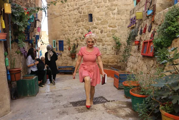 mardinli-marilyn-monroe-parasinin-yuzde-90ini-sokak-hayvanlarina-harciyor-1634455029579.jpg Mardinli Marilyn Monroe parasının yüzde 90'ını sokak hayvanlarına harcıyor-3