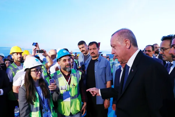 Erdoğan'dan havalimanı çalışanlarına baklava ikramı-11