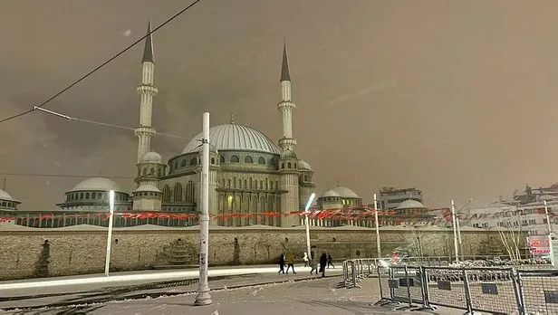 İstanbul'da yoğun kar! Meteoroloji saat verdi: Kar alarmı | Ali Yerlikaya duyurdu: Cumartesi akşamı etkisini artıracak-8