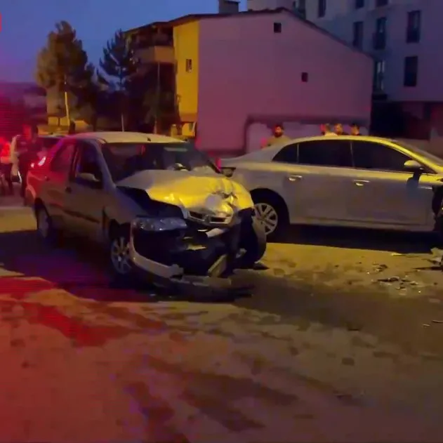 Sivas’ta kafa kafaya çarpışma: 6 yaralı