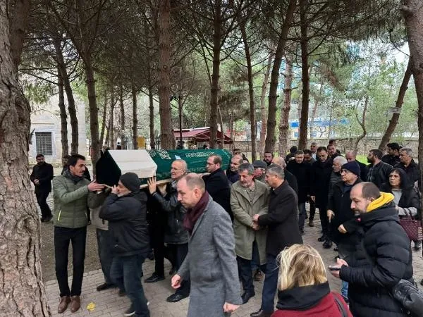 1706280842030.jpeg Türk sinemasının kötü adamı Hikmet Taşdemir son yolculuğuna uğurlandı! "Yeşilçam'ı var edenlerden biriydi"-4
