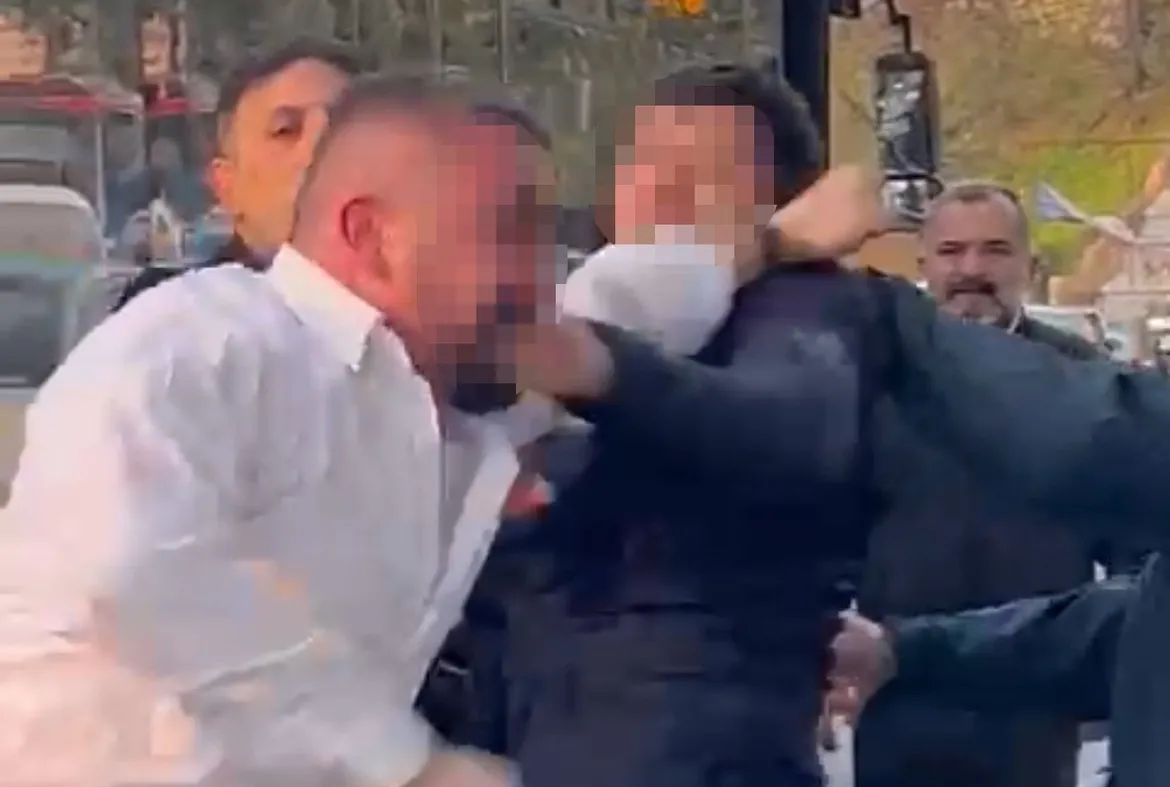 İETT şoförü polisi böyle yumruklamış!