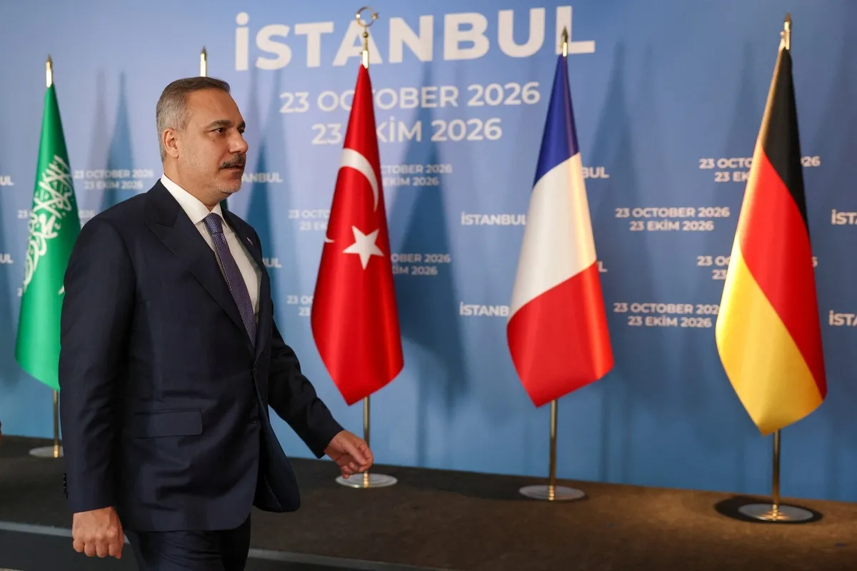 bakan-hakan-fidandan-r4e3-zirvesi-sonrasi-mesajlar-irana-saldiri-buyuk-olumsuzluk-yaratir-1792767899190.jpeg Bakan Fidan'dan R4+E3 zirvesi sonrası uyarı: İran'a yeniden saldırı büyük yıkım getirir-3