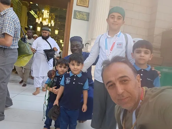 cocuk-hacilar-kutsal-topraklari-anlatti-kabe-dusundugumden-daha-buyuktu-icimde-kelebekler-ucusmustu-1688108484932.jpg Çocuk hacılar, kutsal toprakları anlattı: Kabe düşündüğümden daha büyüktü içimde kelebekler uçuşmuştu-14