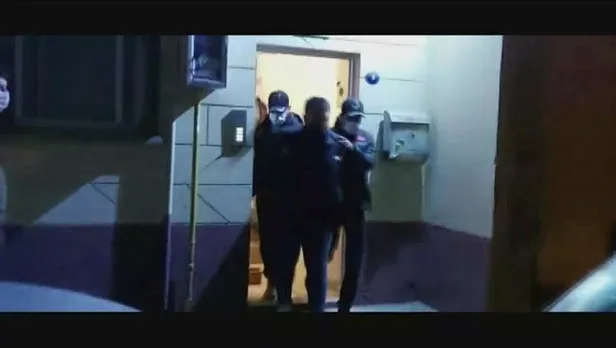 SON DAKİKA: İzmir merkezli 12 ilde terör örgütlerine şafak baskını: Çok sayıda şüpheli gözaltına alındı-8