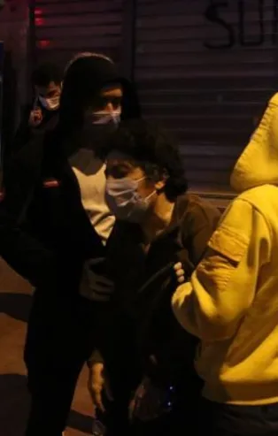 SON DAKİKA: Taksim'de korkutan yangın! Kedisinin öldüğünü öğrenen kadın gözyaşlarını tutamadı: O benim çocuğumdu