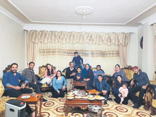 Hakkari’de filmlere konu olabilecek bir başarı hikayesi: Hamza Onat, arıcılık yaparak 10 çocuğunu okuttu-1