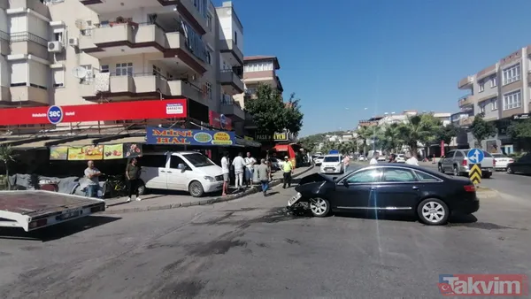 Antalya'da kaza! Panelvan minibüs manava daldı - 4