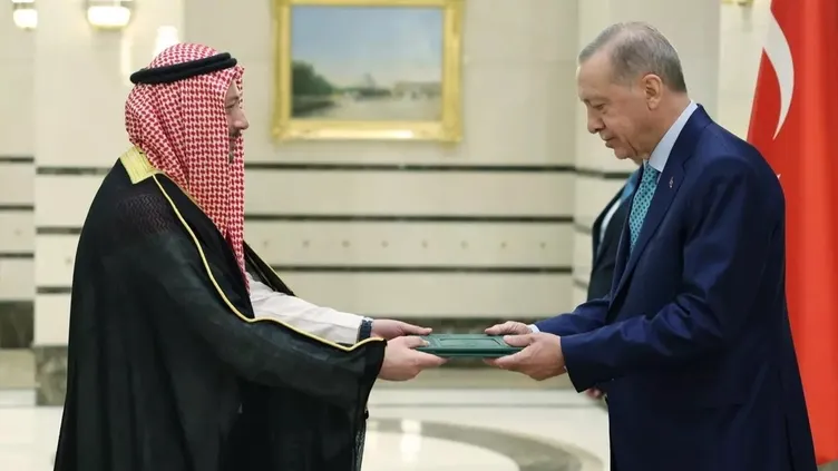 Suudi Arabistan'ın Ankara Büyükelçisi Nasr Başkan Erdoğan'a güven mektubu sundu!