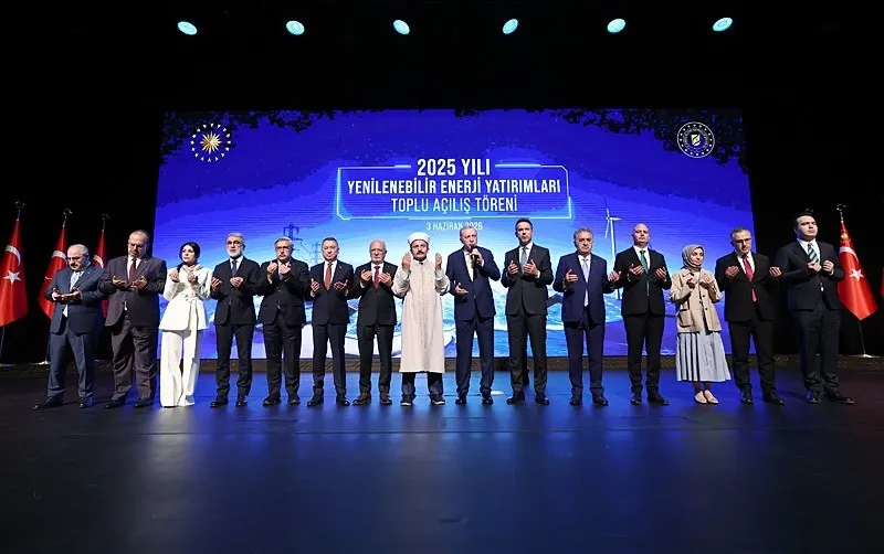 baskan-erdogandan-chpdeki-kavgaya-gonderme-dun-kahraman-ilan-ettiklerini-bugun-hain-ilan-ediyorlar-enerji-mesa-1780492265124.jpeg Başkan Erdoğan'dan CHP'deki kavgaya gönderme: Dün kahraman ilan ettiklerini bugün hain ilan ediyorlar | Enerji mesajı: Milli güvenlik meselesi-5