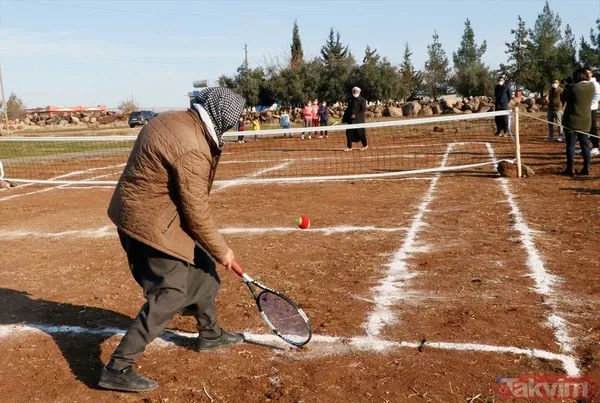 Koronavirüs salgınında köyden dışarı çıkamayan Şanlıurfa Viranşehirliler kendilerini tenise verdi - 1