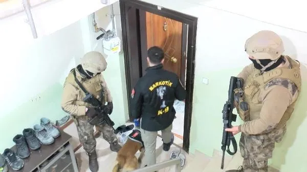 İstanbul'da zehir tacirlerine helikopter destekli şafak baskını!-4