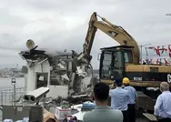 Üsküdar sahilinde bulunan 2 büfe yıkıldı! Esnaftan CHPli İBBye büyük tepki