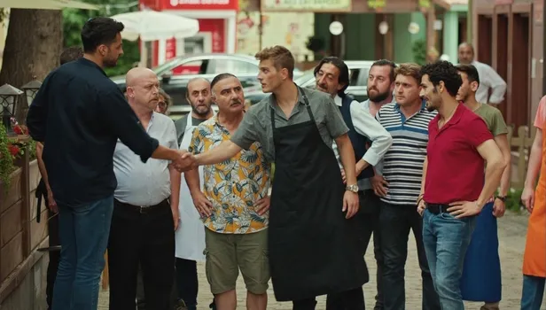 Ahmet, Zola'nın yardımına yetişiyor! Gençliğim Eyvah 6. bölüm