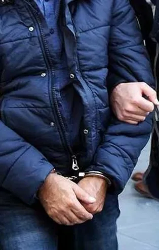 Son dakika: Beyoğlu'nda üzerinde 3 tabanca 9 fişekle yakalanan kişi gözaltına alındı