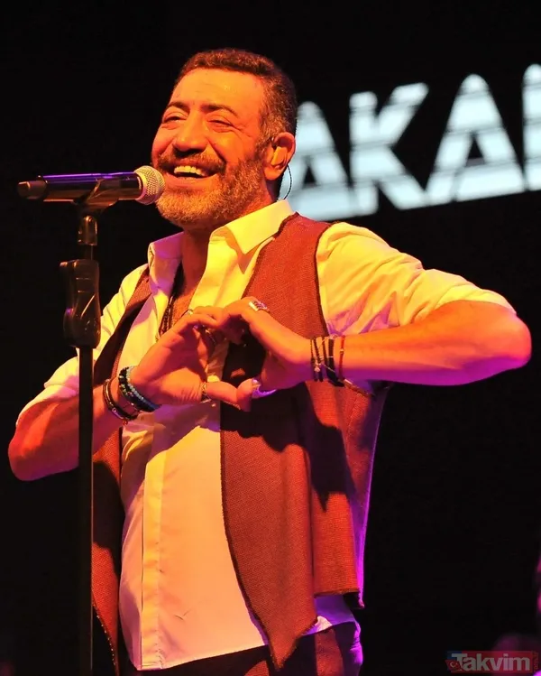 50 yaşındaki Hakan Altun sahnede kendi düğününü yaptı! Sibel Can’ın partnerinden seyircisine sürpriz! Evlilik açıklamasının ardından... - 14